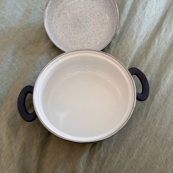 Wiener Email 1960s blue and white Floral Ceramic Pot with Lid - Picture 5 of 6